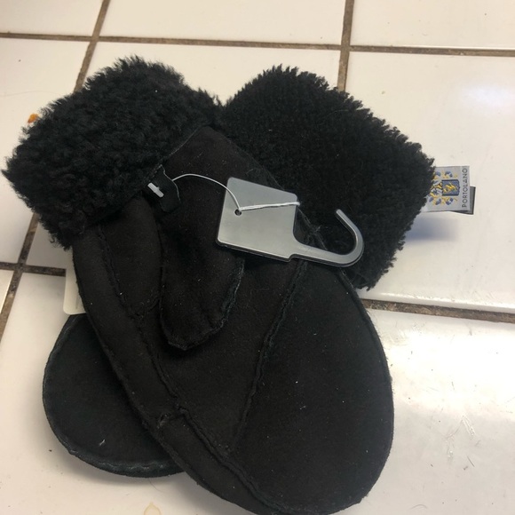 Portolano Black leather Mittens, made in China these mittens are new 9” around. - Picture 10 of 10